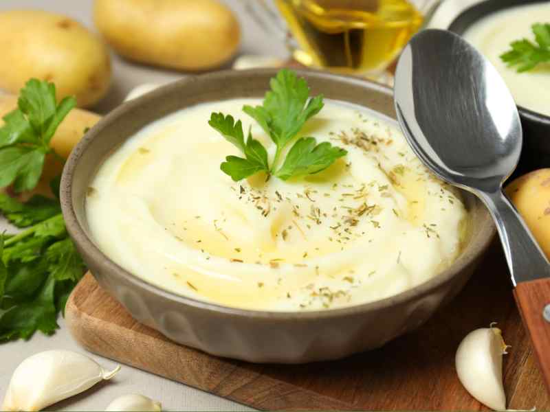Garlic mashed potatoes